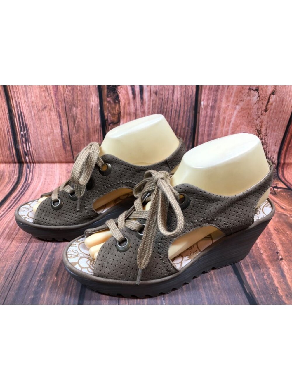 FLY London Womens 39 / 8 - 8.5 Yiva Taupe Leather Lace-up Wedge Sandals